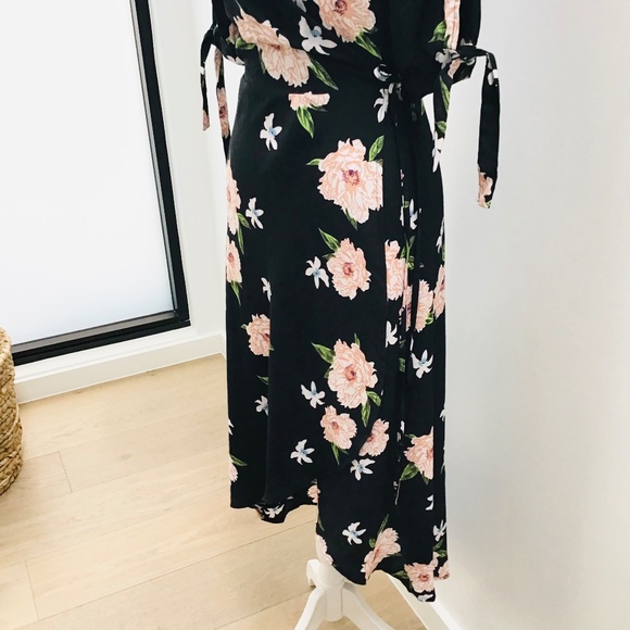 OSCAR ST. size S long black floral satin wrap dress with slit sleeves - Picture 3 of 8